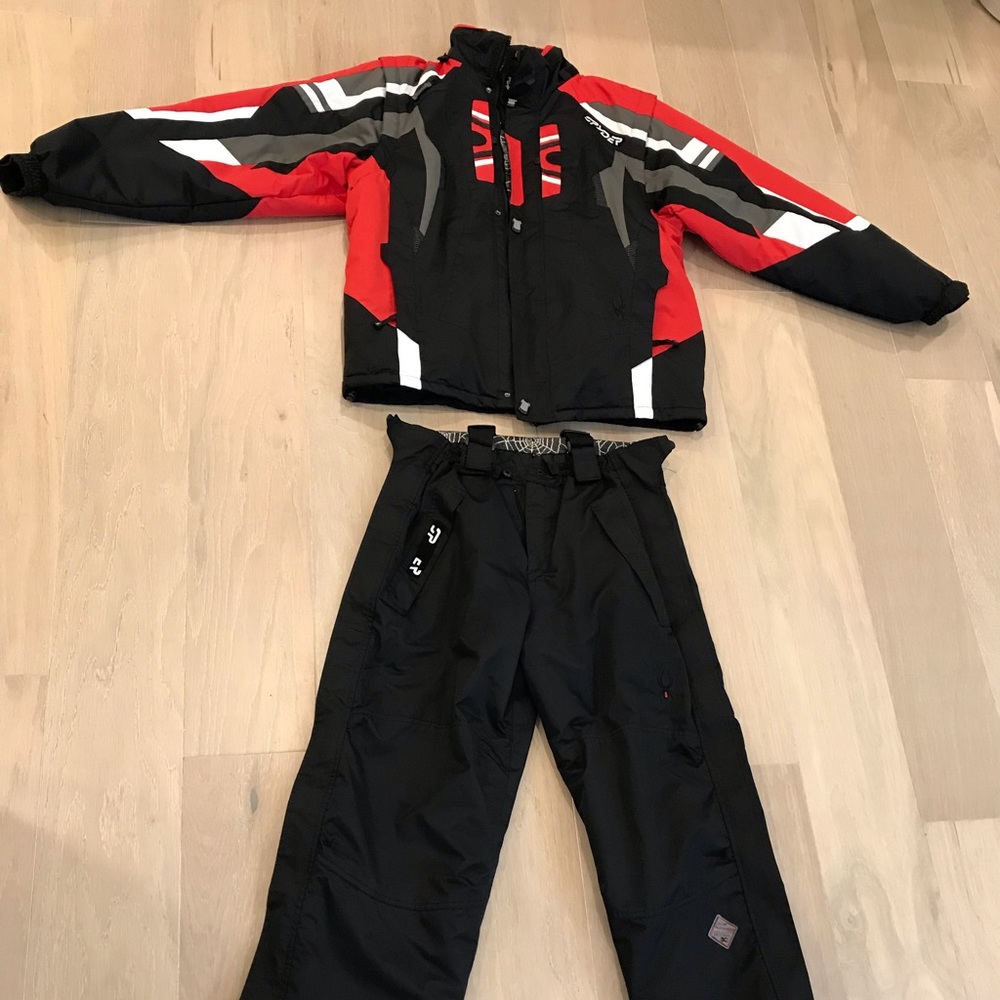 NWOT Spyder Ski Suit Size XXL. Attachable Hood